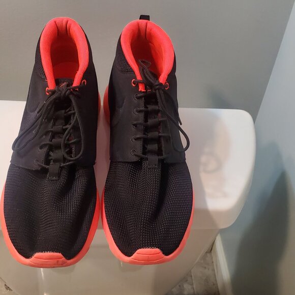Nike Roshe Run Mid Black Atomic Red - Size 13 - Picture 2 of 4